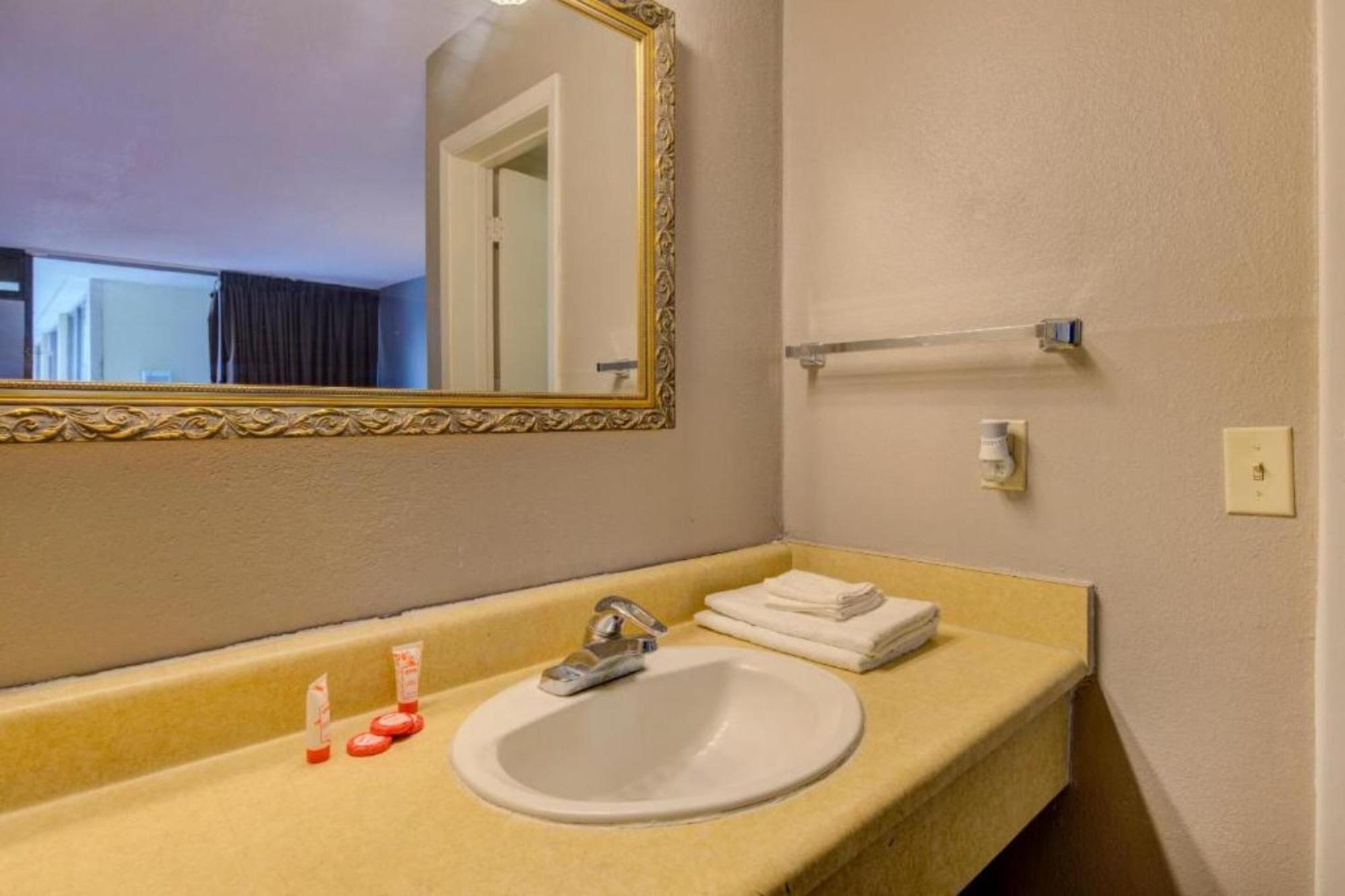 Oyo Hotel Douglas Ga Us-441 מראה חיצוני תמונה