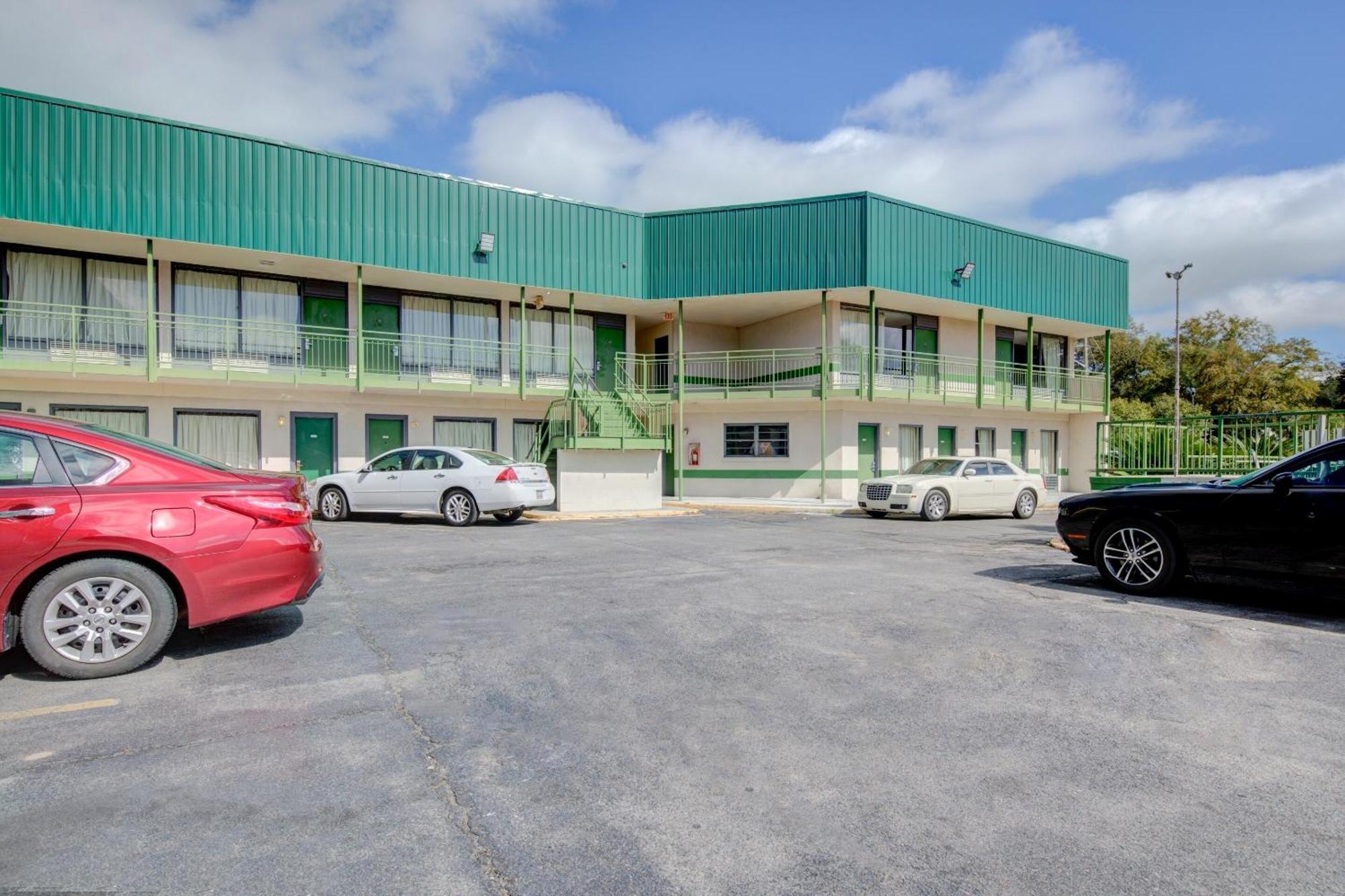 Oyo Hotel Douglas Ga Us-441 מראה חיצוני תמונה